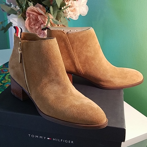 Tommy Hilfiger Shoes - 🆕 Tommy Hilfiger ankle boots